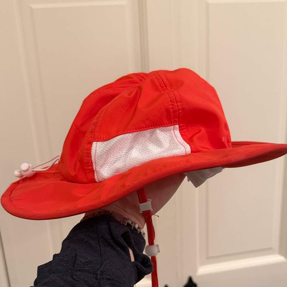 SwimZip Red Sun Hat - Picture 6 of 9